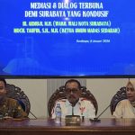 Ketua Umum Madas Sedara M Taufik, Wakil Wali Kota Surabaya Armuji dan Rektor Universitas Dr Soetomo, Siti Marwiyah.