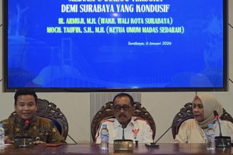 Ketua Umum Madas Sedara M Taufik, Wakil Wali Kota Surabaya Armuji dan Rektor Universitas Dr Soetomo, Siti Marwiyah.
