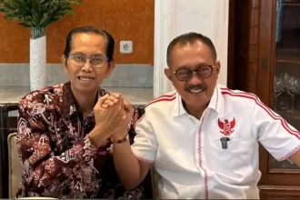 Wakil Wali Kota Armuji bertemu satu meja bersama almarhum Adi Sutarwijono semasa hidup. Ia merasa kehilangan atas kepergian sahabatnya itu.
