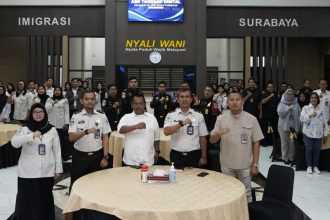 Jajaran Imigrasi Surabaya bersama PWI Jatim dalam sebuah diskusi dengan mengusung tema “Peran Pers dalam Membentuk Persepsi Publik terhadap Kebijakan dan Penegakan Hukum Keimigrasian”.