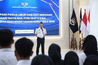 Kepala Kantor Imigrasi Kelas I Khusus TPI Semarang, Ari Widodo, memimpin kegiatan apel.