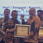 AKBP Arbaridi Jumhur, Kasubdit Jatanras, Ditreskrimum Jatim meraih penghargaan pada acara PWI Jatim Award 2026.