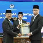 Serah terima jabatan dari Plt Dirjen Imigrasi, Yuldi Yusman kepada Hendarsam Marantoko, Dirjen Imigrasi yang baru.