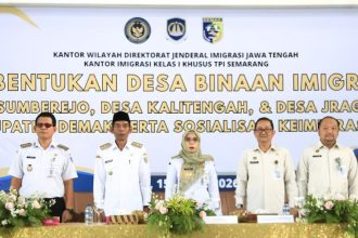 Bupati Demak Eisti’anah, Wakil Bupati Muhammad Badruddin, Kepala Kantor Wilayah Ditjen Imigrasi Jawa Tengah Haryono Agus Setiawan, serta Kepala Kantor Imigrasi Kelas I Khusus TPI Semarang Ari Widodo hadir dalam kegiatan sosialisasi.