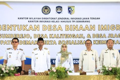 Bupati Demak Eisti’anah, Wakil Bupati Muhammad Badruddin, Kepala Kantor Wilayah Ditjen Imigrasi Jawa Tengah Haryono Agus Setiawan, serta Kepala Kantor Imigrasi Kelas I Khusus TPI Semarang Ari Widodo hadir dalam kegiatan sosialisasi.
