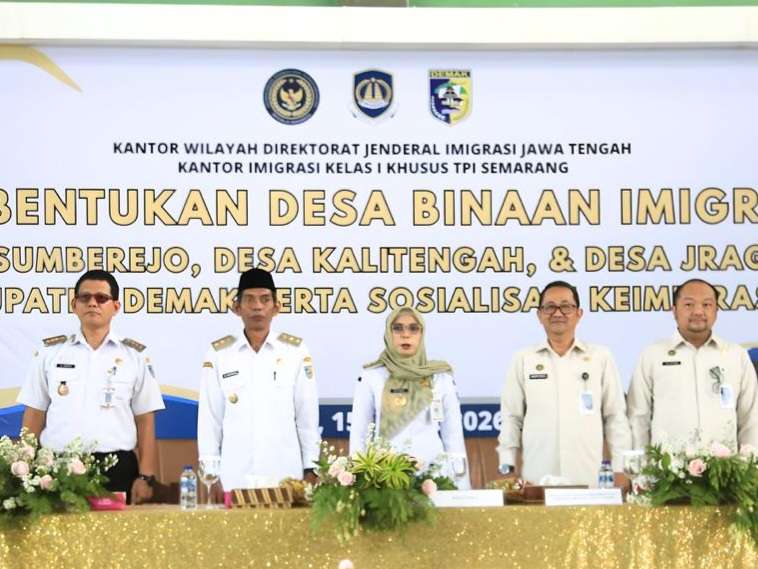 Bupati Demak Eisti’anah, Wakil Bupati Muhammad Badruddin, Kepala Kantor Wilayah Ditjen Imigrasi Jawa Tengah Haryono Agus Setiawan, serta Kepala Kantor Imigrasi Kelas I Khusus TPI Semarang Ari Widodo hadir dalam kegiatan sosialisasi.