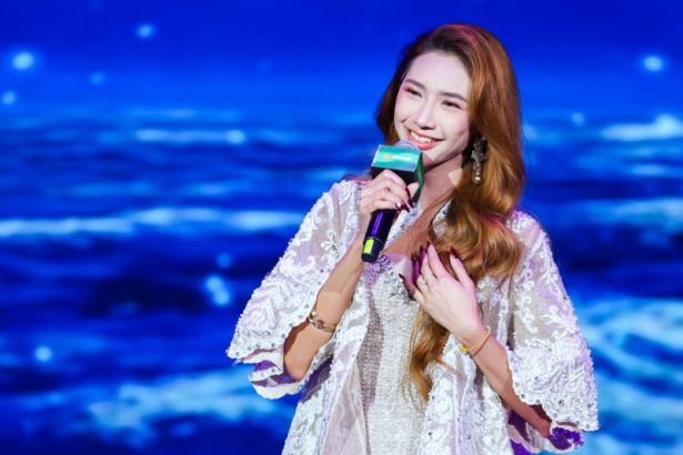 Icha Yang, penyanyi asal Jember, Jawa Timur ini kian populer di kancah internasional.