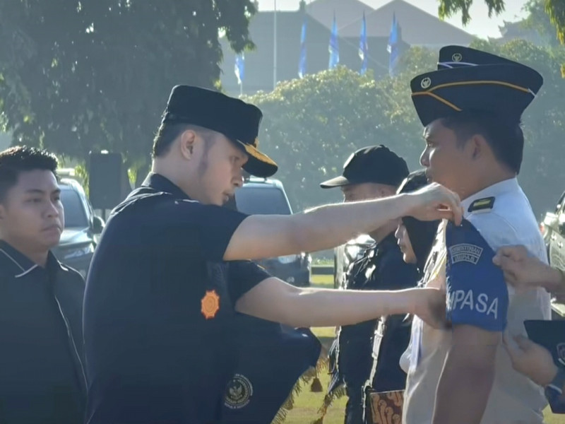 Dirjen Imigrasi Hemdarsam Marantoko mengukuhkan tim Pimpasa sebagai pendekatan berbasis kokunitas di tingkat desa.