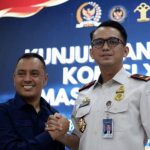 Kakanwil Ditjen Imigrasi Provinsi Maluku Utara, Mohammad Ridwan, bersama Willy Aditya, Ketua Komisi XIII DPR RI.