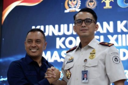 Kakanwil Ditjen Imigrasi Provinsi Maluku Utara, Mohammad Ridwan, bersama Willy Aditya, Ketua Komisi XIII DPR RI.