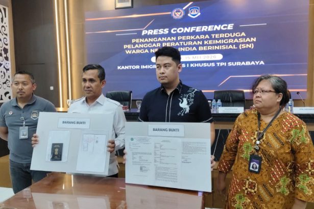 Dari Kiri: Kabid Wasdakim Dodi Gunawan Ciptadi, Kakanim Surabaya Agus Winarto, Kasatreskrim Polresta Sidoarjo AKP Siko, dan perwakilan Koordinator UPTD PPA Sidoarjo.