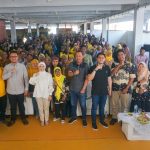 Adela Kanasya Adies bersama konstituen Surabaya didampingi Ketua DPD Golkar Surabaya Akmarawita Kadir dan anggota Komisi C DPRD Surabaya, Achmad Nurdjayanto.