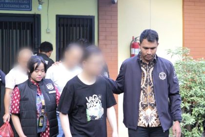 Petugas imigrasi mendeportasi 3 WNA Tiongkok, berinisial CS, FG, dan CX yang diduga menjadi aktor di balik jaringan pernikahan ilegal.