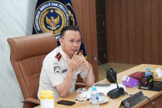 Direktur Jenderal Imigrasi, Hendarsam Marantoko,