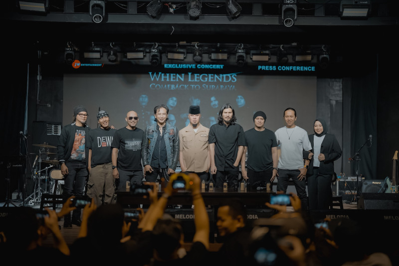 Band Dewa 19 yang digawangi Ahmad Dhani bakal berkolaborasi dengan Virzha dan Padi Reborn dalam konser di Graha UNESA, 28 November 2026.