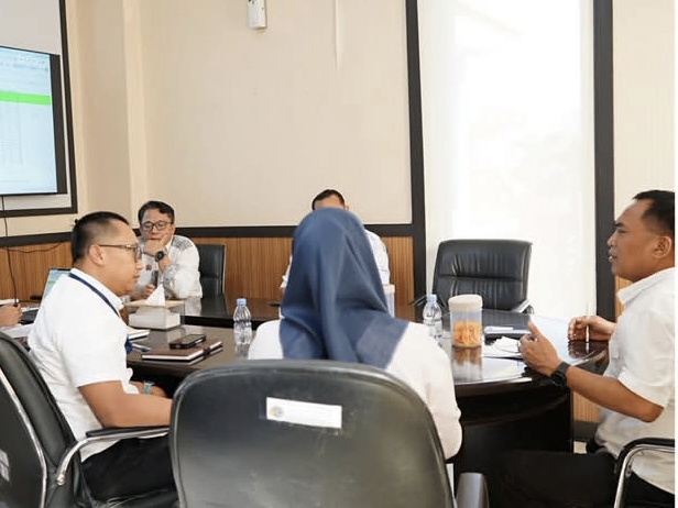 Kepala Kantor Pertanahan Kabupaten Lamongan, Suwono Budi Hartono, dalam rapat evaluasi dan percepatan kinerja yang digelar Rabu (19/8/2026).