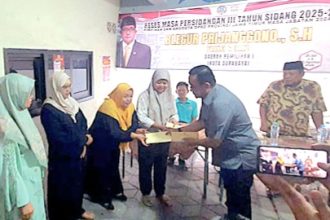Wakil Ketua DPRD Jatim, Blegur Prijanggono saat menggelar reses Masa Persidangan III Tahun Sidang 2025–2026 di Balai RW II, Rungkut Tengah, Surabaya, Jumat (31/7/2026).