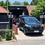 Penyidik KPK menggeledah rumah yang berkaitan dengan Dirjen PPTR ATR/BPN Lampri di Desa Kecubung, Kecamatan Pace, Nganjuk, Kamis (24/9/2026).