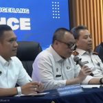Kakanwil Ditjen Imigrasi, Barron Ichsan memberikan keterangan kepada wartawan saat rilis penangkapan WNA.