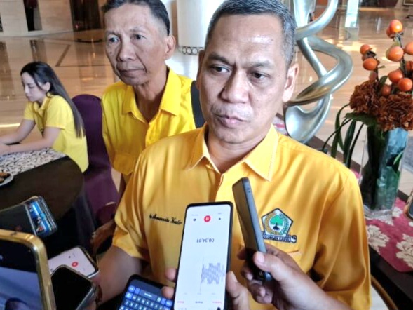 Ketua DPD Golkar Surabaya Akmarawita Kadir menargetkan 10 kursi pasca terbentuknya desain politik dengan kepengurusan baru.