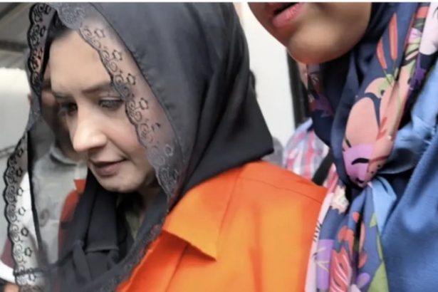 Bupati Pekalongan nonaktif Fadia Arafiq kembali mengungkap cerita pelik di balik kondisi keuangannya.