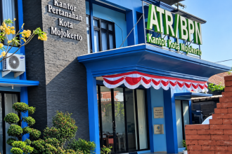 Kantah Kota Mojokerto yang saat ini dipimpin oleh Yetty Nurbuati Krystianti, yang merupakan istri dari Lampri, Dirjen PTPR yang ditetapkan sebagai tersangka kasus suap HBG PT Summarecon Agung Tbk.