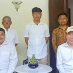 Foto saat Achmad Hidayat saat berkunjung ke kediaman mantan Presiden RI Joko Widodo.