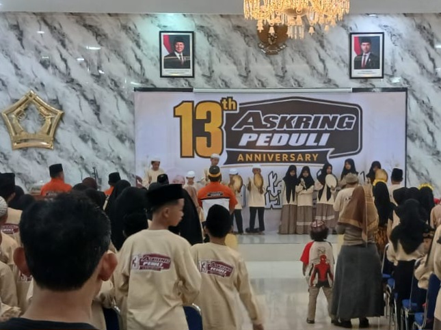 Suasana kegiatan bakti sosial dalam rangka HUT ke-13 Askring Peduli wadah sosial Kantor Club.