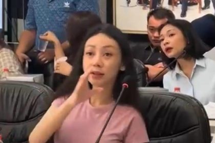 Mourin Chienci Lintong saat hadir dalam hearing dengan anggota Komisi B DPRD Surabaya pada bulan Juli lalu.