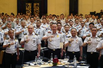 Dirjen Imigrasi Hendarsam Marantoko foto bersama pimti dan jajaran Ka UPT se-Indonesia dalam Rapat Koordinasi Pengawasan dan Penindakan Keimigrasian (Rakor Wasdakim) di Bandung, 13–16 Oktober 2026.