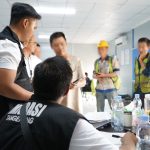 Petugas imigrasi melakukan pengawasan terhadap WNA yang bekerja di beberapa perusahaan yang mempekerjakan WNA.