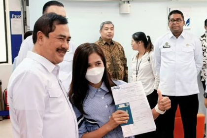 Menteri Imigrasi dan Pemasyarakatan Agus Andrianto hadir di KJRI Hong Kong menyaksikan kegiatan pasporia.