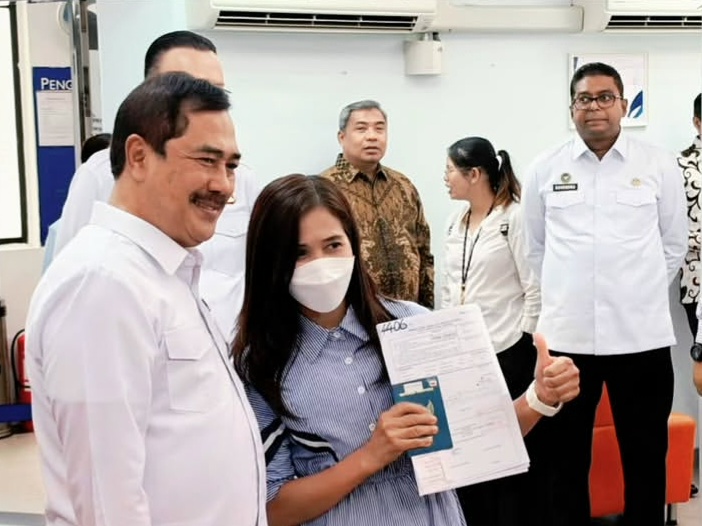 Menteri Imigrasi dan Pemasyarakatan Agus Andrianto hadir di KJRI Hong Kong menyaksikan kegiatan pasporia.