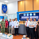Kepala Kantor Imigrasi Semarang, Ari Widodo, bersama jajaran Forkopimda menyaksikan launching Beranda Imigrasi.
