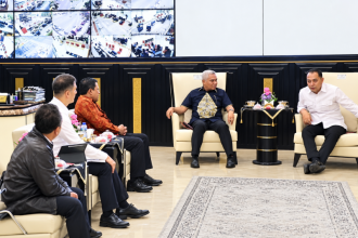 Kakanwil BPN Jatim, Muhammad Naim bersama jajaran hadir dalam rapat koordinasi dengan Wali Kota Surabaya, Eri Cahyadi.